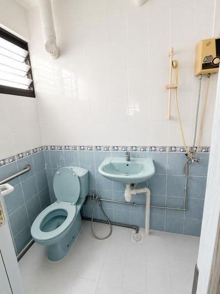 722 Yishun Street 71, 722 Yishun Street 71, Sembawang / Yishun, 2 Bedrooms, 689 sqft, HDB Flat For Sale, by Aloysius Thomas Tan, 500253623 - Bathroom - PropertyGuru.com.sg