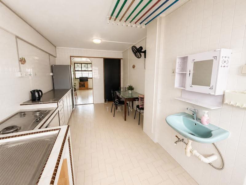 722 Yishun Street 71, 722 Yishun Street 71, Sembawang / Yishun, 2 Bedrooms, 689 sqft, HDB Flat For Sale, by Aloysius Thomas Tan, 500253623 - Kitchen - PropertyGuru.com.sg