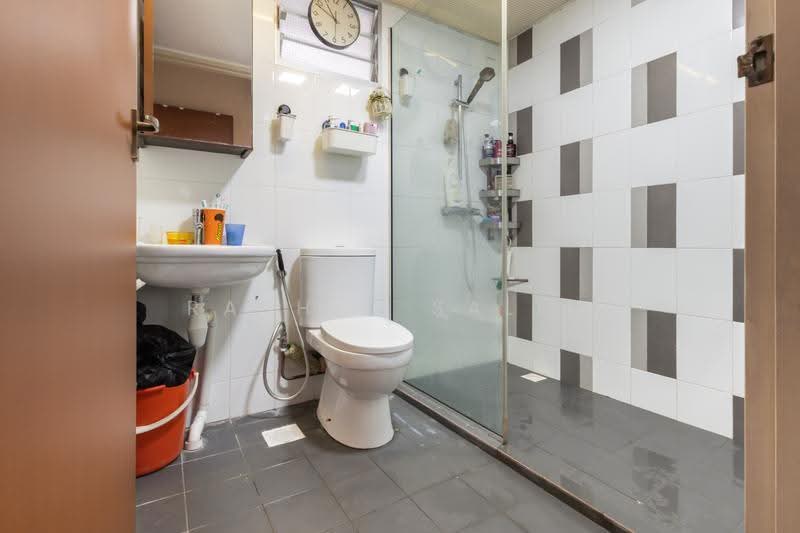 468B Fernvale Link, 468B Fernvale Link, Seletar / Yio Chu Kang, 3 Bedrooms, 1,001 sqft, HDB Flat For Sale, by Rashid Salim, 500253660 - Bathroom - PropertyGuru.com.sg