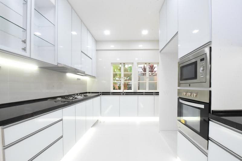 Gentle Villas, 71 Gentle Drive, Newton / Novena, 5 Bedrooms, 7,382 sqft, Semi-Detached House For Rent, by Andrew Yew, 500253665 - Kitchen - PropertyGuru.com.sg