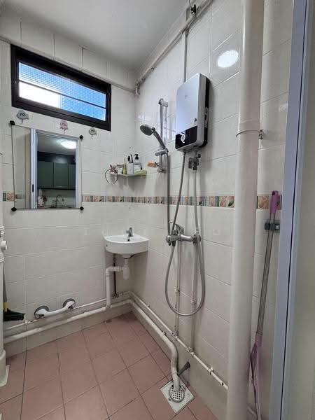 20 Chai Chee Road, 20 Chai Chee Road, Bedok / Upper East Coast, 2 Bedrooms, 807 sqft, HDB Flat For Sale, by Lucy Yeo, 500253677 - Bathroom - PropertyGuru.com.sg