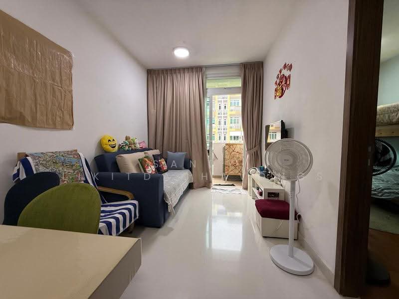 Parc Rosewood, 83 Rosewood Drive, Admiralty / Woodlands, 2 Bedrooms, 581 sqft, Condominium For Sale, by Sandy Likitdachavongs, 500253680 - Living Room (original) - PropertyGuru.com.sg