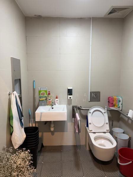 Treasures @ G19, 33 Lorong 19 Geylang, Eunos / Geylang / Paya Lebar, 355 sqft, Shop / Shophouse For Rent, by Jonathan Foo JH, 500253681 - Bathroom - CommercialGuru.com.sg
