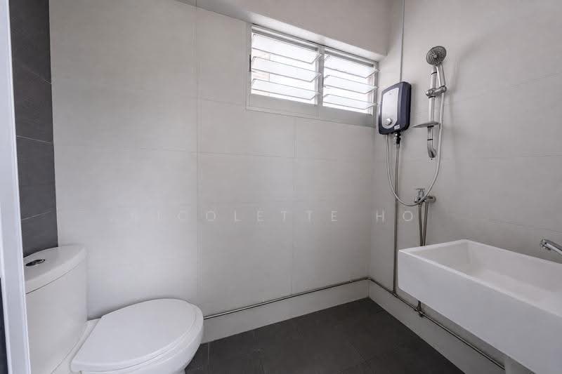 105 Potong Pasir Avenue 1, 105 Potong Pasir Avenue 1, Macpherson / Potong Pasir, 3 Bedrooms, 1,109 sqft, HDB Flat For Sale, by Nicolette Ho, 500253684 - Bathroom - PropertyGuru.com.sg