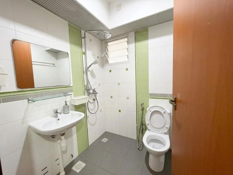 56 Havelock Road, 56 Havelock Road, Alexandra / Commonwealth, 3 Bedrooms, 1,011 sqft, HDB Flat For Sale, by Melody Azyliae Chiam, 500253694 - Bathroom - PropertyGuru.com.sg