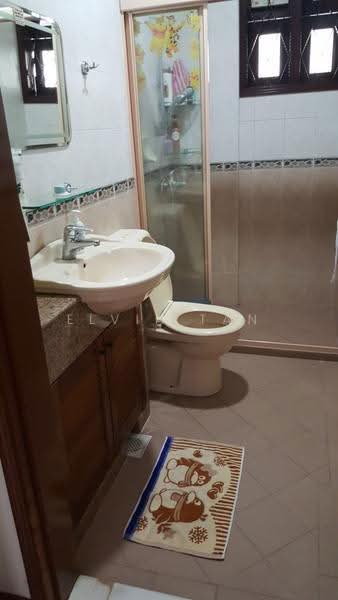 Opera Estate, Jalan Bangsawan, East Coast / Marine Parade, Room Rental, 250 sqft, Terraced House For Rent, by Elvin Tan, 500253703 - Bathroom - PropertyGuru.com.sg