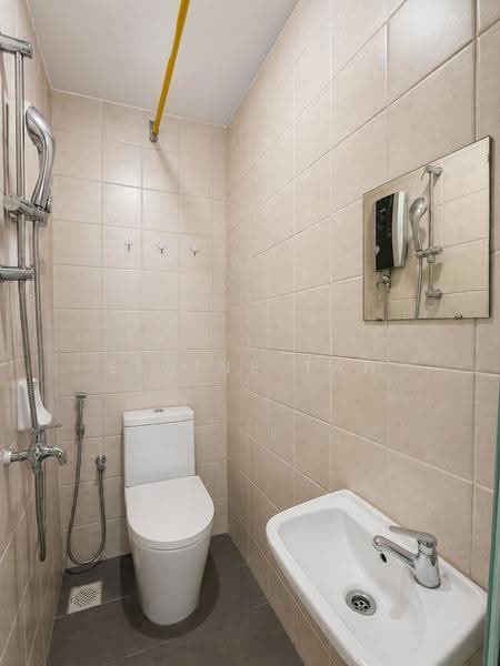 The Sunnydale, 21 Serangoon Avenue 3, Hougang / Punggol / Sengkang, 3 Bedrooms, 1,658 sqft, Condominium For Sale, by Elaine Tan, 500253709 - Bathroom - PropertyGuru.com.sg