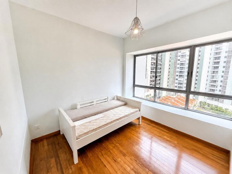 Waterford Residence, 21 Kim Yam Road, Orchard / River Valley, 2 Bedrooms, 1,055 sqft, Condominium For Sale, by Patricia Chia, 500253755 - Common Bedroom - PropertyGuru.com.sg