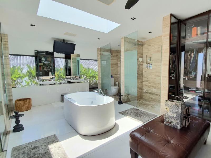 2.5 STY SEMI-D @ KATONG, MOUNTBATTEN, BOURNEMOUTH, East Coast / Marine Parade, 5 Bedrooms, 5,460 sqft, Semi-Detached House For Sale, by Abdul Rahman, 500253756 - Bathroom - PropertyGuru.com.sg