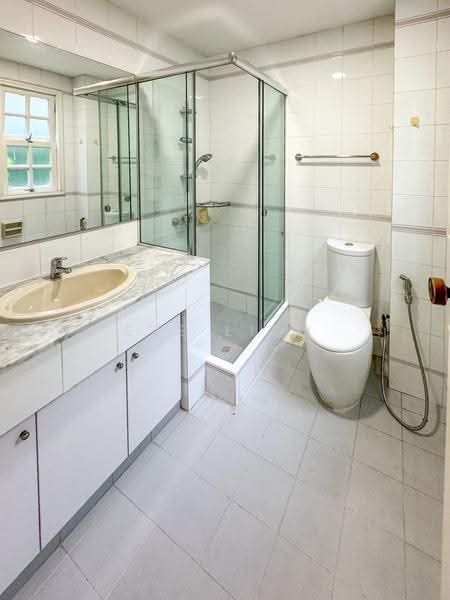 Yarwood Avenue, Yarwood Avenue, Clementi Park / Upper Bukit Timah, 5 Bedrooms, 6,000 sqft, Good Class Bungalow For Rent, by Eve Liew, 500253757 - Bathroom - PropertyGuru.com.sg