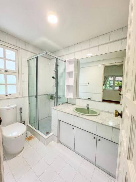 Yarwood Avenue, Yarwood Avenue, Clementi Park / Upper Bukit Timah, 5 Bedrooms, 6,000 sqft, Good Class Bungalow For Rent, by Eve Liew, 500253757 - Bathroom - PropertyGuru.com.sg