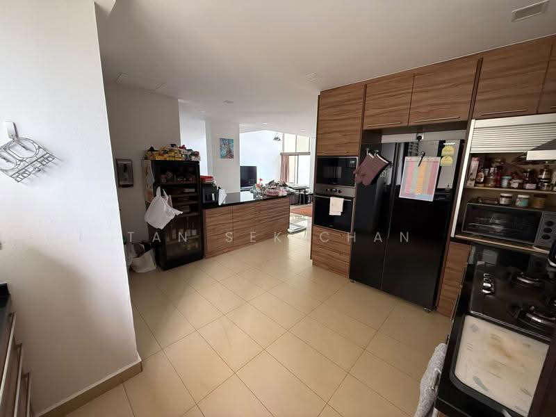Eastern Lagoon II, 200 Upper East Coast Road, East Coast / Marine Parade, 4 Bedrooms, 3,165 sqft, Condominium For Sale, by Tan Sek Chan, 500253791 - Kitchen - PropertyGuru.com.sg
