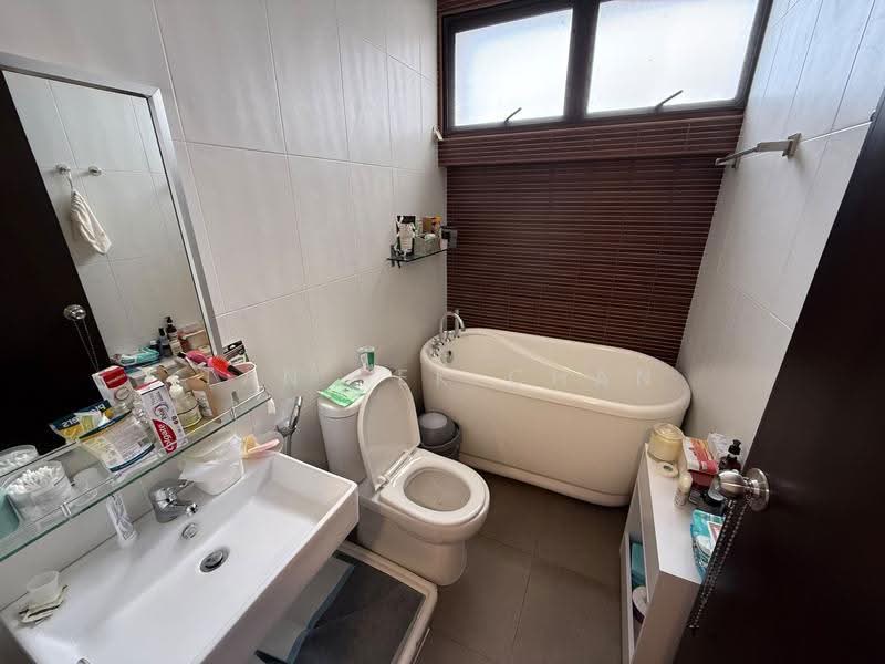 Eastern Lagoon II, 200 Upper East Coast Road, East Coast / Marine Parade, 4 Bedrooms, 3,165 sqft, Condominium For Sale, by Tan Sek Chan, 500253791 - Bathroom - PropertyGuru.com.sg