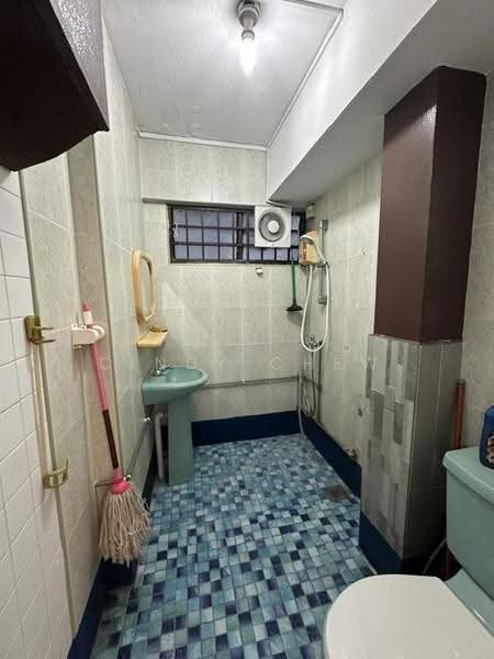Neptune Court, 8 Marine Vista, East Coast / Marine Parade, 3 Bedrooms, 1,272 sqft, Apartment For Sale, by Cindy Chew, 500253792 - Bathroom - PropertyGuru.com.sg