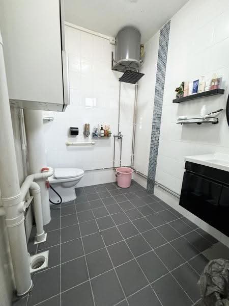 125 Serangoon North Avenue 1, 125 Serangoon North Avenue 1, Hougang / Punggol / Sengkang, 3 Bedrooms, 1,614 sqft, HDB Flat For Sale, by Rusydi Yusoff, 500253803 - Bathroom - PropertyGuru.com.sg