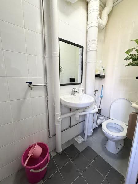 125 Serangoon North Avenue 1, 125 Serangoon North Avenue 1, Hougang / Punggol / Sengkang, 3 Bedrooms, 1,614 sqft, HDB Flat For Sale, by Rusydi Yusoff, 500253803 - Bathroom - PropertyGuru.com.sg