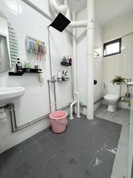 125 Serangoon North Avenue 1, 125 Serangoon North Avenue 1, Hougang / Punggol / Sengkang, 3 Bedrooms, 1,614 sqft, HDB Flat For Sale, by Rusydi Yusoff, 500253803 - Bathroom - PropertyGuru.com.sg
