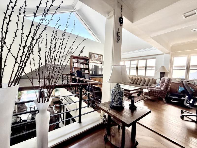 *** NO SPLIT LEVEL!!! WINDY & ELEVATED LAND OF 4200 SQFT!, Macpherson / Potong Pasir, 6 Bedrooms, 5,000 sqft, Semi-Detached House For Sale, by Tiffany Leow, 500253810 - Living Room - PropertyGuru.com.sg
