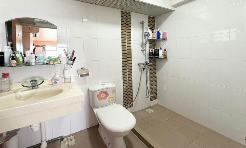332B Anchorvale Link, 332B Anchorvale Link, Hougang / Punggol / Sengkang, 3 Bedrooms, 1,205 sqft, HDB Flat For Sale, by Elaine Lee, 500253815 - Bathroom - PropertyGuru.com.sg