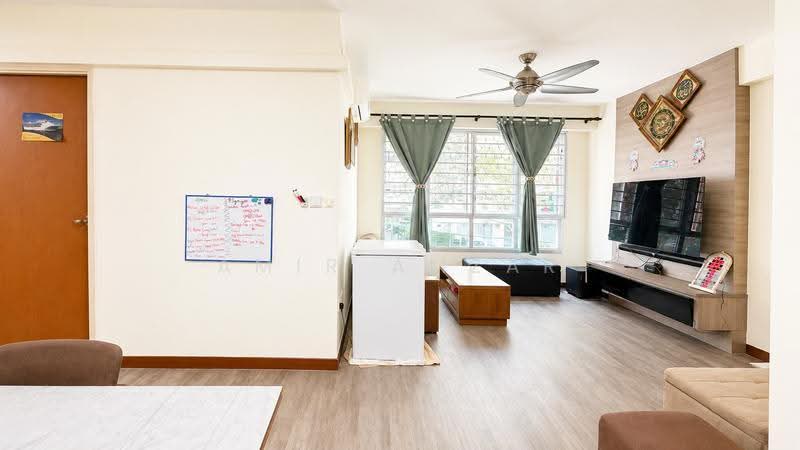 889B Woodlands Drive 50, 889B Woodlands Drive 50, Admiralty / Woodlands, 3 Bedrooms, 1,001 sqft, HDB Flat For Sale, by Amir Amzar, 500253844 - Living Room - PropertyGuru.com.sg