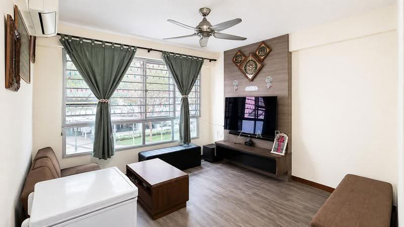 889B Woodlands Drive 50, 889B Woodlands Drive 50, Admiralty / Woodlands, 3 Bedrooms, 1,001 sqft, HDB Flat For Sale, by Amir Amzar, 500253844 - Living Room - PropertyGuru.com.sg