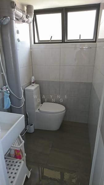 124 Hougang Avenue 1, 124 Hougang Avenue 1, Hougang / Punggol / Sengkang, 2 Bedrooms, 721 sqft, HDB Flat For Rent, by Wayne Deng, 500253845 - Bathroom - PropertyGuru.com.sg