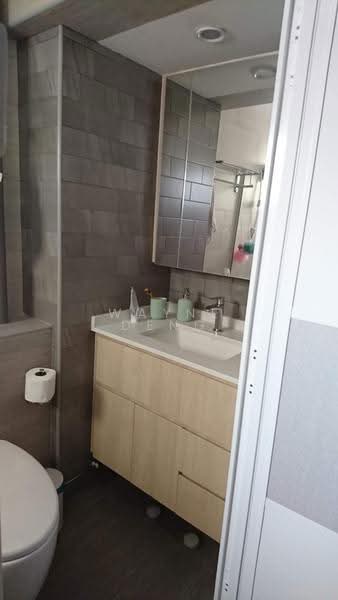 124 Hougang Avenue 1, 124 Hougang Avenue 1, Hougang / Punggol / Sengkang, 2 Bedrooms, 721 sqft, HDB Flat For Rent, by Wayne Deng, 500253845 - Bathroom - PropertyGuru.com.sg