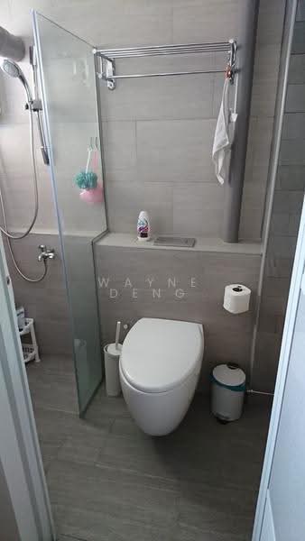124 Hougang Avenue 1, 124 Hougang Avenue 1, Hougang / Punggol / Sengkang, 2 Bedrooms, 721 sqft, HDB Flat For Rent, by Wayne Deng, 500253845 - Bathroom - PropertyGuru.com.sg