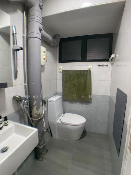 124 Hougang Avenue 1, 124 Hougang Avenue 1, Hougang / Punggol / Sengkang, 2 Bedrooms, 721 sqft, HDB Flat For Rent, by Wayne Deng, 500253845 - Bathroom - PropertyGuru.com.sg