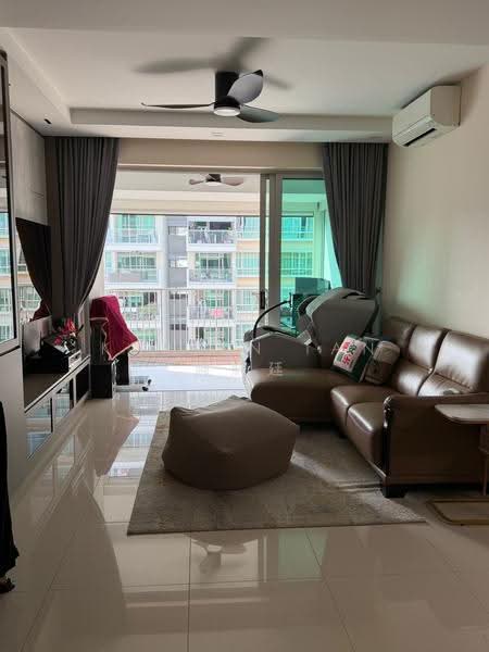 Caspian, 50 Lakeside Drive, Boon Lay / Jurong / Tuas, 3 Bedrooms, 1,238 sqft, Condominium For Sale, by Kareen Tan 陳約廷, 500253857 - Living Room - PropertyGuru.com.sg
