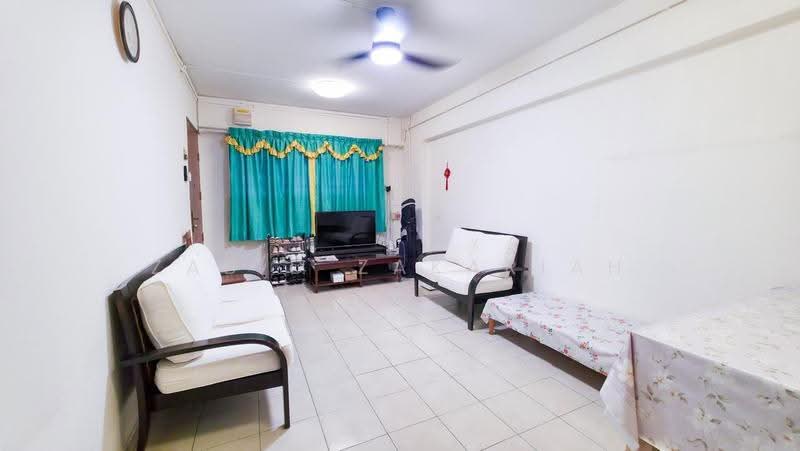 802 Yishun Ring Road, 802 Yishun Ring Road, Sembawang / Yishun, 2 Bedrooms, 796 sqft, HDB Flat For Rent, by Zabid Zakariah, 500253911 - Living Room - PropertyGuru.com.sg