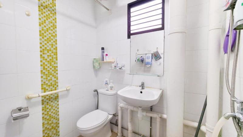 802 Yishun Ring Road, 802 Yishun Ring Road, Sembawang / Yishun, 2 Bedrooms, 796 sqft, HDB Flat For Rent, by Zabid Zakariah, 500253911 - Bathroom - PropertyGuru.com.sg