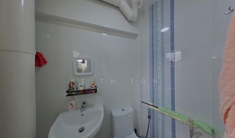 526 Bukit Batok Street 51, 526 Bukit Batok Street 51, Dairy Farm / Bukit Panjang / Choa Chu Kang, 4 Bedrooms, 1,572 sqft, HDB Flat For Sale, by Keith Toh, 500253917 - Bathroom - PropertyGuru.com.sg
