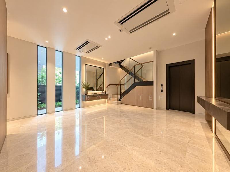 Victoria Park Villas, 3 Coronation Road, Tanglin / Holland / Bukit Timah, 5 Bedrooms, 4,700 sqft, Semi-Detached House For Sale, by Li Rong Teh, 500253924 - Entrance - PropertyGuru.com.sg