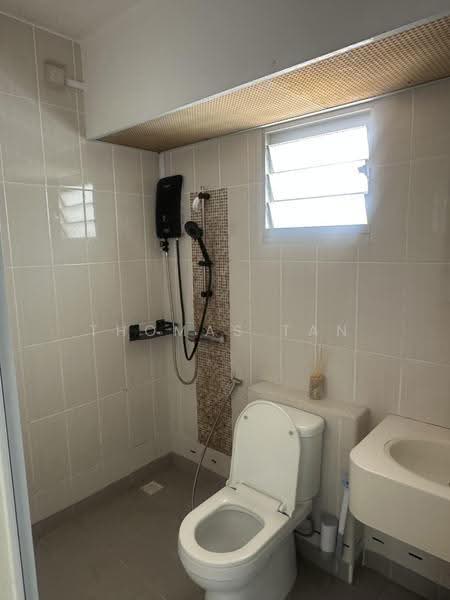782B Woodlands Crescent, 782B Woodlands Crescent, Admiralty / Woodlands, 3 Bedrooms, 1,184 sqft, HDB Flat For Rent, by Thomas Tan, 500253931 - Bathroom - PropertyGuru.com.sg