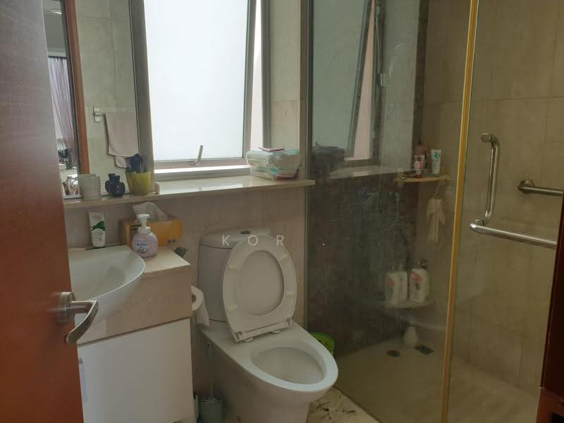 The Raintree, 81 Bukit Drive, Clementi Park / Upper Bukit Timah, 2 Bedrooms, 926 sqft, Condominium For Rent, by Kor ., 500253936 - Bathroom - PropertyGuru.com.sg