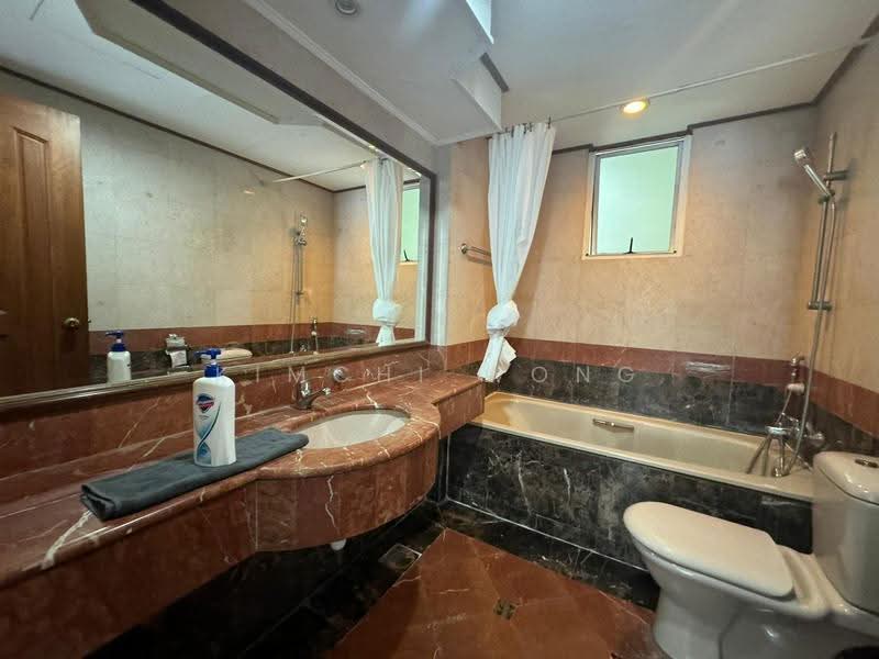 Spring Grove, 53 Grange Road, Tanglin / Holland / Bukit Timah, 2 Bedrooms, 1,012 sqft, Condominium For Sale, by Kimchi Wong, 500253940 - Bathroom - PropertyGuru.com.sg