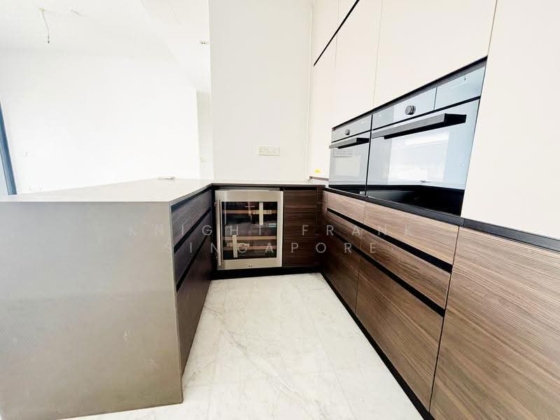Sloane Residences, 17 Balmoral Road, Tanglin / Holland / Bukit Timah, 3 Bedrooms, 1,249 sqft, Condominium For Sale, by LORRAINE CHEW LUO LIN, 500253953 - Kitchen - PropertyGuru.com.sg