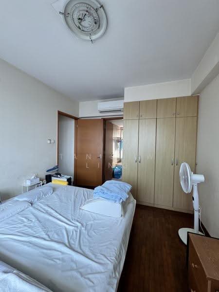 Queens, 10 Stirling Road, Alexandra / Commonwealth, 3 Bedrooms, 1,194 sqft, Condominium For Rent, by Tan Siew Ling, 500253992 - PropertyGuru.com.sg