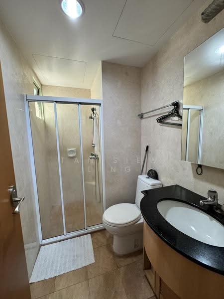 Queens, 10 Stirling Road, Alexandra / Commonwealth, 3 Bedrooms, 1,194 sqft, Condominium For Rent, by Tan Siew Ling, 500253992 - Bathroom - PropertyGuru.com.sg