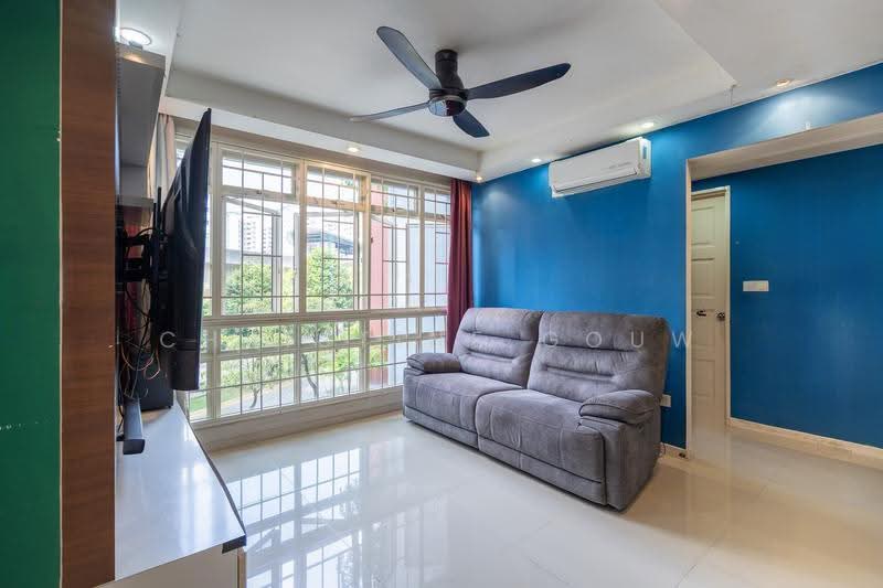 Undervalued 4 Rooms HDB Near Sengkang Grand Mall, Compassvale, 3 Bedrooms, 969 sqft, HDB Flat For Sale, by Christine Gouw, 500254035 - Living Room - PropertyGuru.com.sg