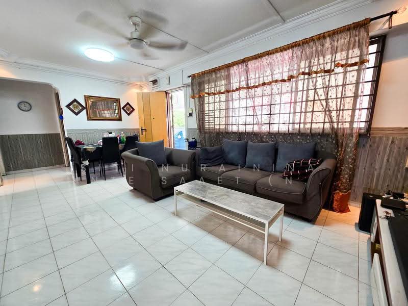 395 Yishun Ring Road, 395 Yishun Ring Road, Sembawang / Yishun, 3 Bedrooms, 904 sqft, HDB Flat For Sale, by Siti Nurainina Binte Saaet (Nina Saaet), 500254056 - Living Room - PropertyGuru.com.sg