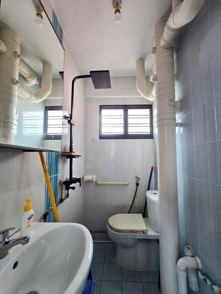 395 Yishun Ring Road, 395 Yishun Ring Road, Sembawang / Yishun, 3 Bedrooms, 904 sqft, HDB Flat For Sale, by Siti Nurainina Binte Saaet (Nina Saaet), 500254056 - Common Bathroom - PropertyGuru.com.sg