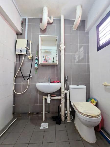 395 Yishun Ring Road, 395 Yishun Ring Road, Sembawang / Yishun, 3 Bedrooms, 904 sqft, HDB Flat For Sale, by Siti Nurainina Binte Saaet (Nina Saaet), 500254056 - Ensuite Bathroom - PropertyGuru.com.sg