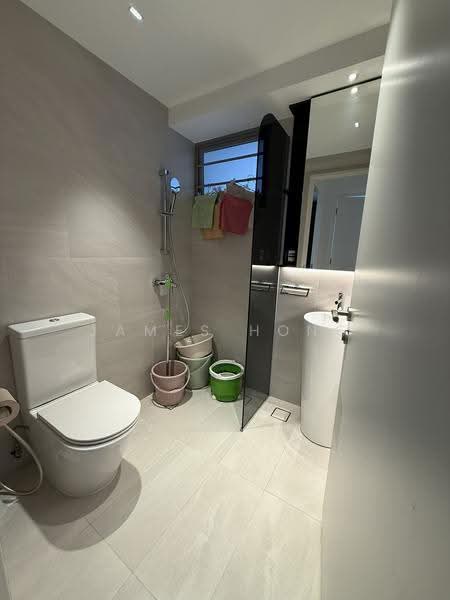 139A Lorong 1A Toa Payoh, 139A Lorong 1A Toa Payoh, Balestier / Toa Payoh, 2 Bedrooms, 1,184 sqft, HDB Flat For Rent, by James Hong, 500254059 - Common Bathroom - PropertyGuru.com.sg