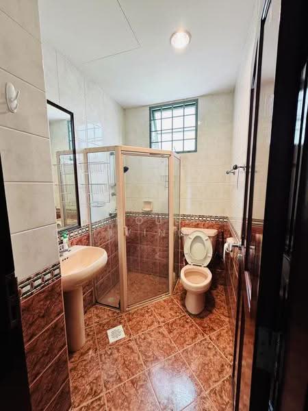 247969, 381 tanglin road, Alexandra / Commonwealth, Room Rental, 80 sqft, Apartment For Rent, by BUNNY, 500254081 - Bathroom - PropertyGuru.com.sg