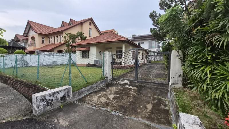 EXCLUSIVE LISTING! DETACHED IN FRANKEL AREA!, SIGLAP AVENUE/ SIGLAP PLAIN/ SIGLAP BANK, East Coast / Marine Parade, 2 Bedrooms, 1,500 sqft, Detached House For Sale, by Alvin Tan, 500254109 - Exterior - PropertyGuru.com.sg