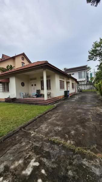 EXCLUSIVE LISTING! DETACHED IN FRANKEL AREA!, SIGLAP AVENUE/ SIGLAP PLAIN/ SIGLAP BANK, East Coast / Marine Parade, 2 Bedrooms, 1,500 sqft, Detached House For Sale, by Alvin Tan, 500254109 - Exterior - PropertyGuru.com.sg