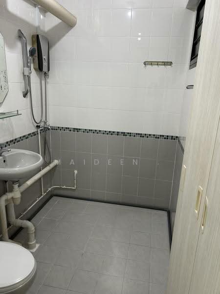 124 Lorong 1 Toa Payoh, 124 Lorong 1 Toa Payoh, Balestier / Toa Payoh, 2 Bedrooms, 700 sqft, HDB Flat For Rent, by Maideen ., 500254111 - Bathroom - PropertyGuru.com.sg