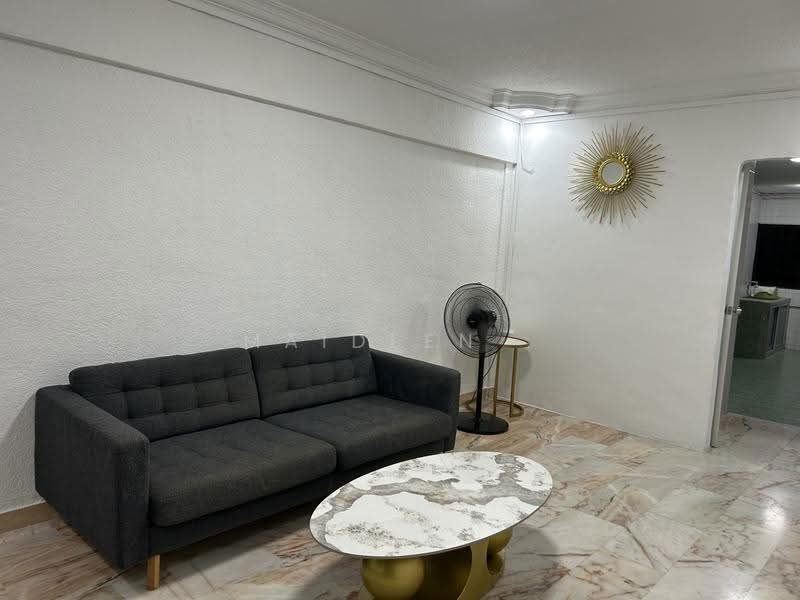 124 Lorong 1 Toa Payoh, 124 Lorong 1 Toa Payoh, Balestier / Toa Payoh, 2 Bedrooms, 700 sqft, HDB Flat For Rent, by Maideen ., 500254111 - Living Room - PropertyGuru.com.sg